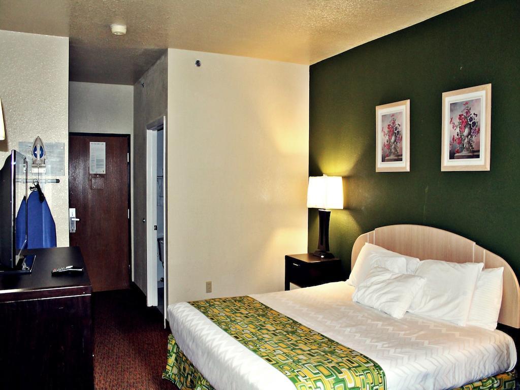 Surestay Plus By Best Western San Antonio Airport Bagian luar foto