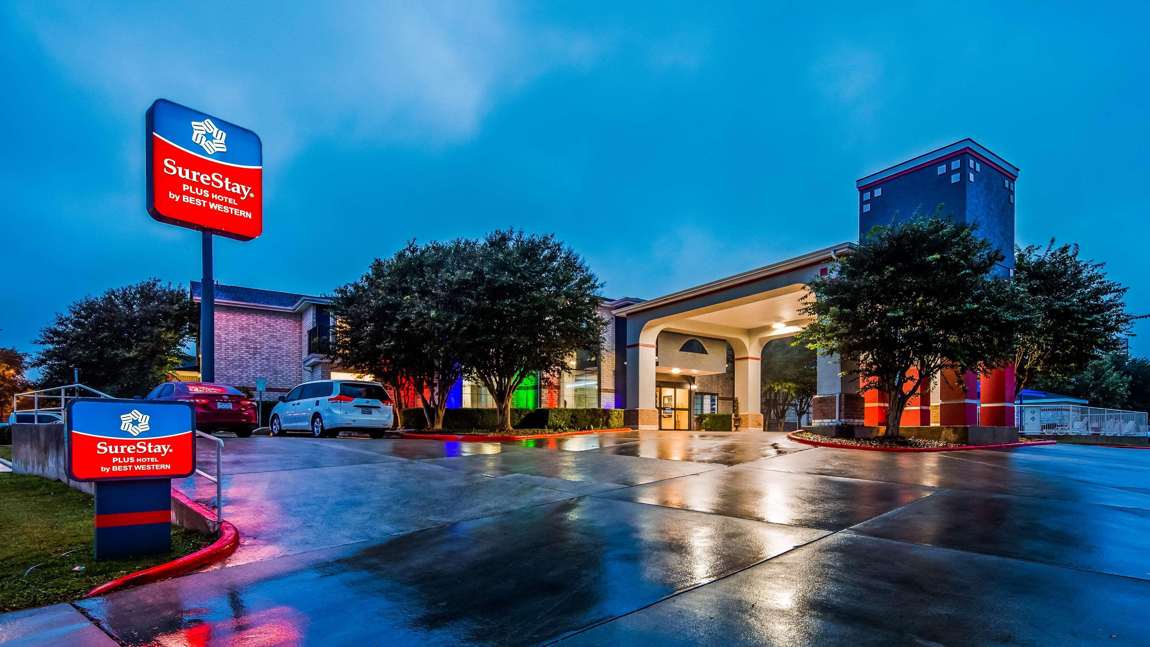 Surestay Plus By Best Western San Antonio Airport Bagian luar foto