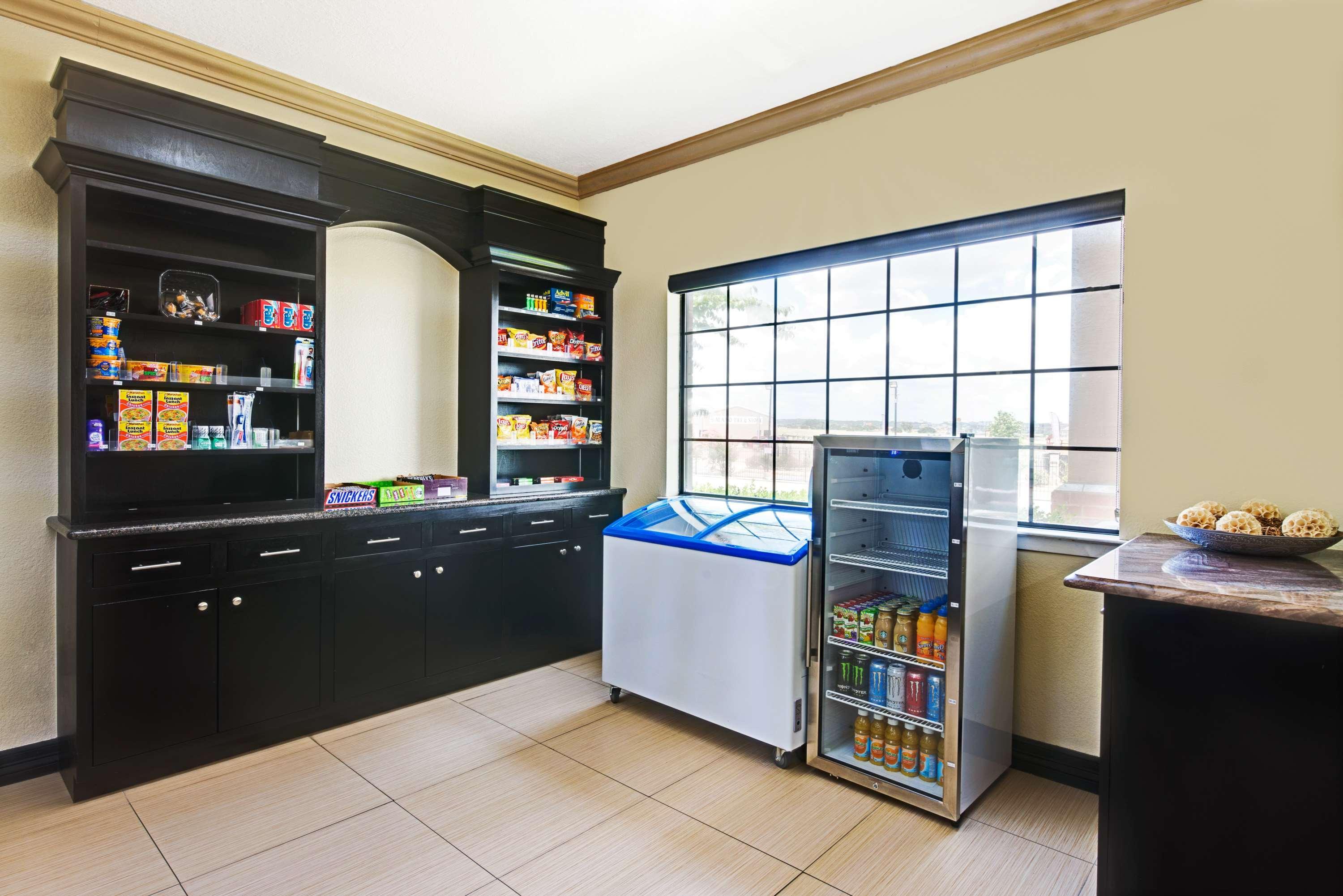 Surestay Plus By Best Western San Antonio Airport Bagian luar foto