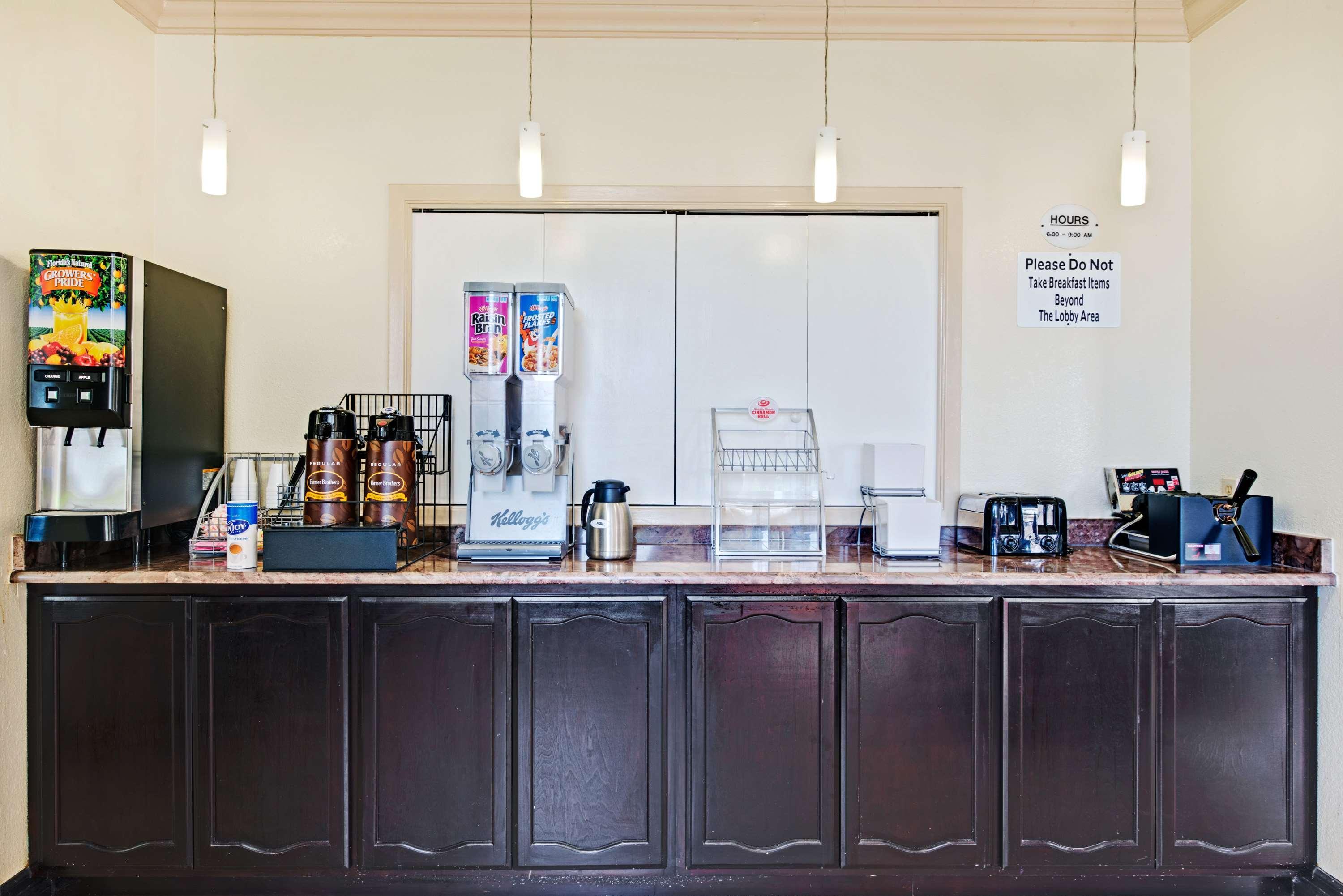 Surestay Plus By Best Western San Antonio Airport Bagian luar foto