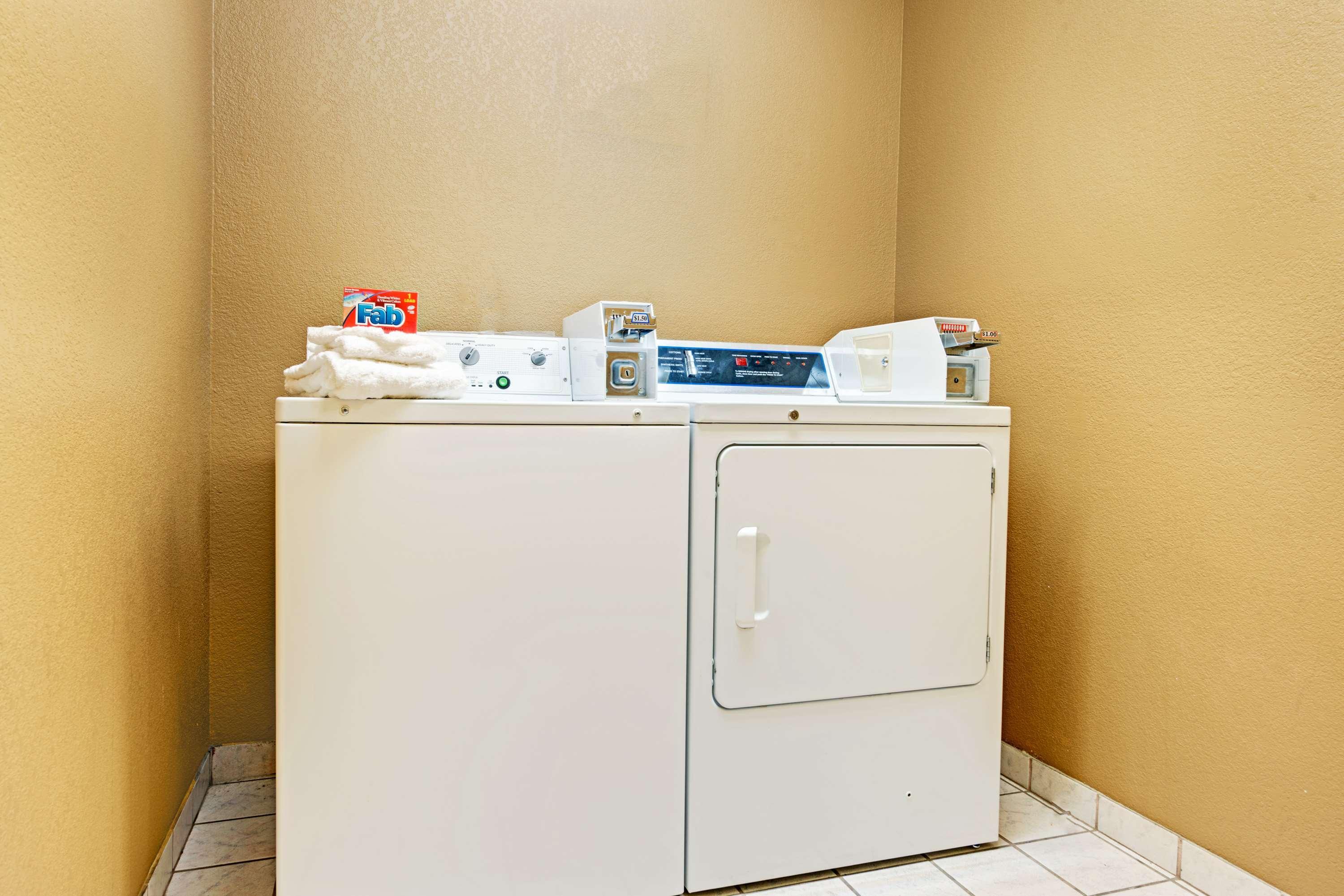 Surestay Plus By Best Western San Antonio Airport Bagian luar foto