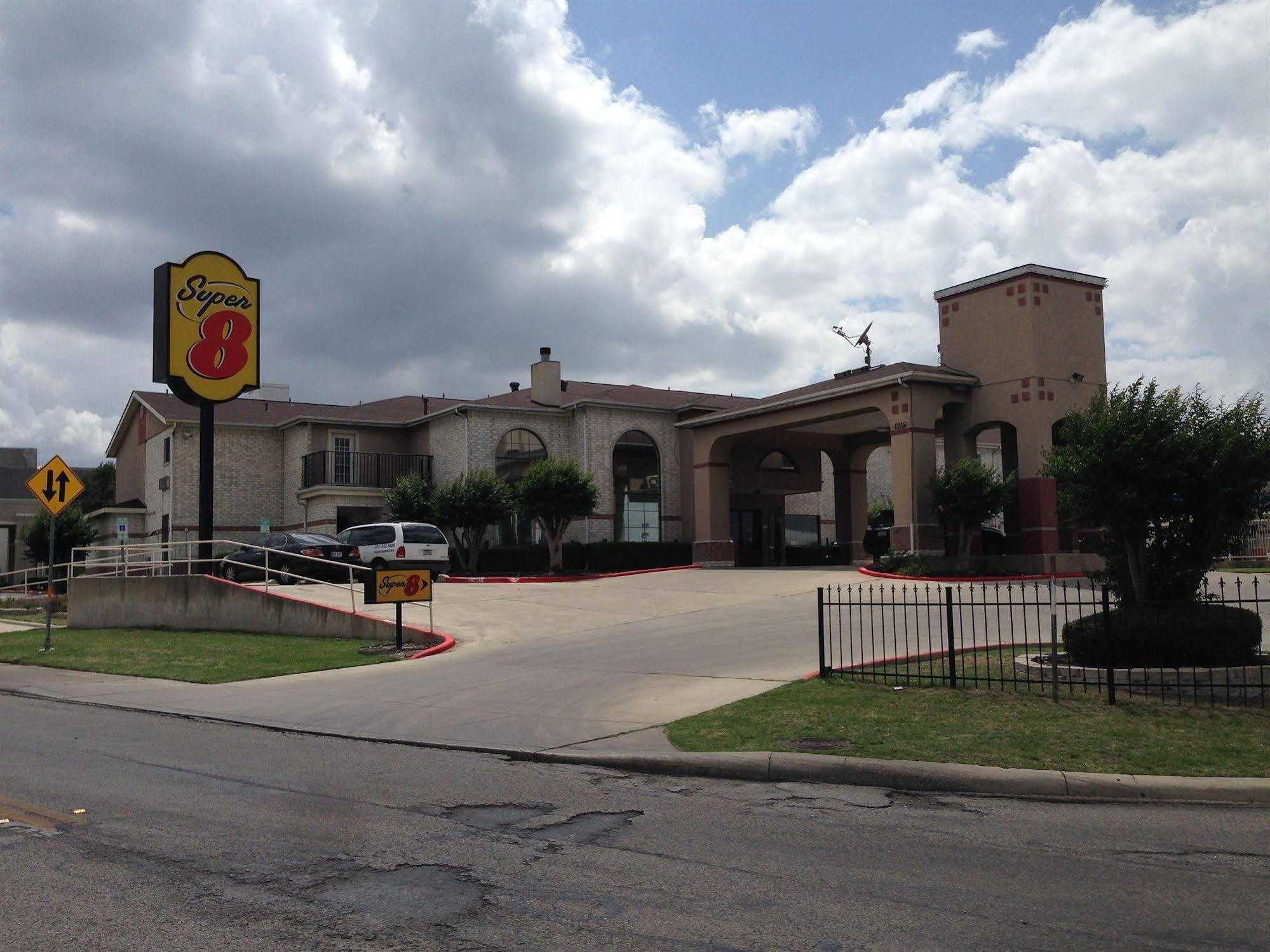 Surestay Plus By Best Western San Antonio Airport Bagian luar foto