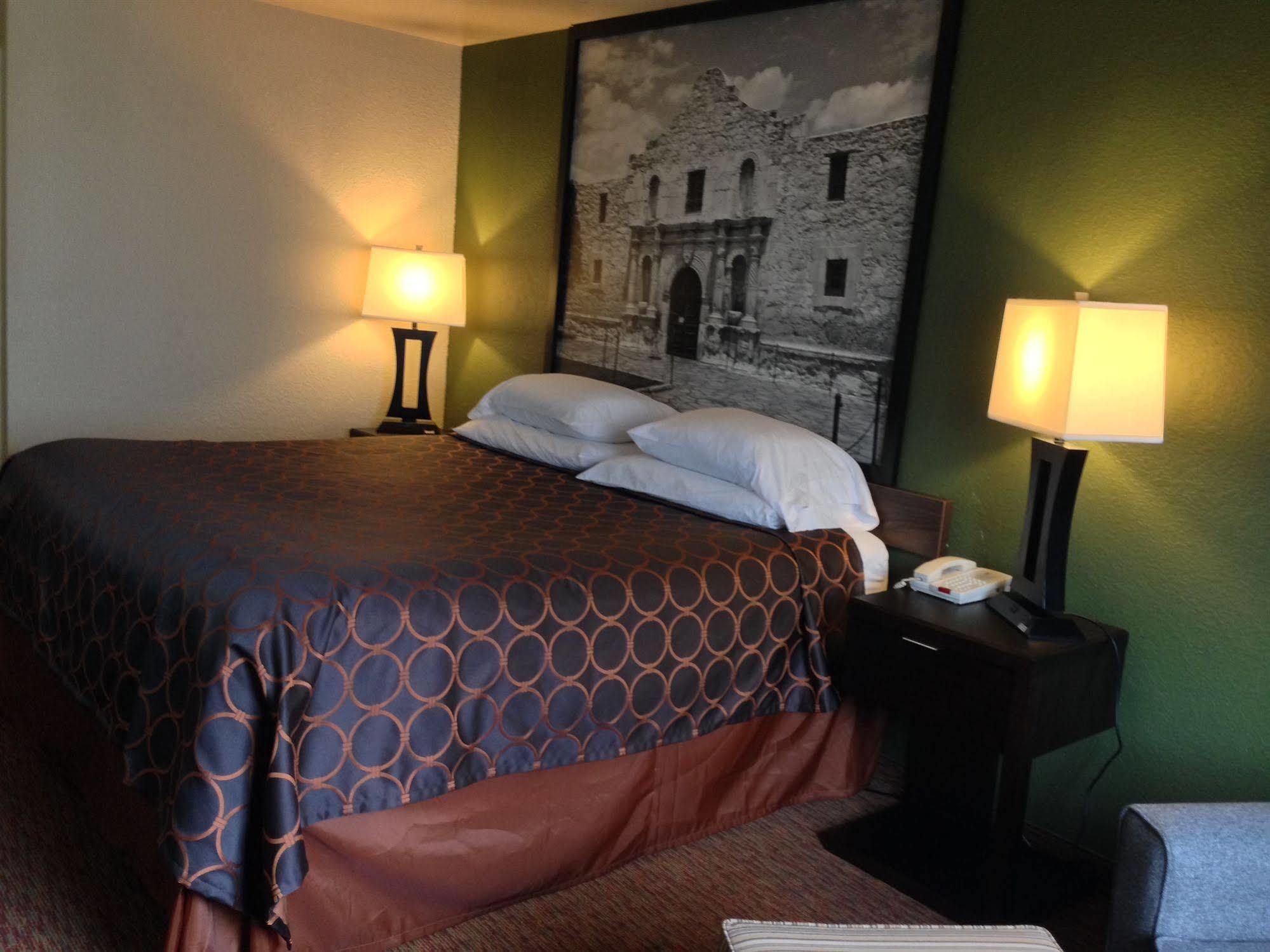 Surestay Plus By Best Western San Antonio Airport Bagian luar foto