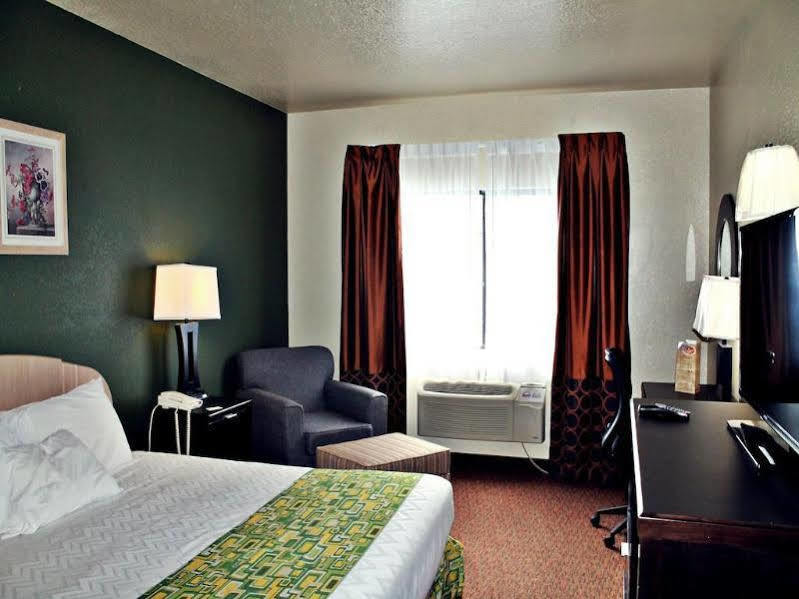 Surestay Plus By Best Western San Antonio Airport Bagian luar foto